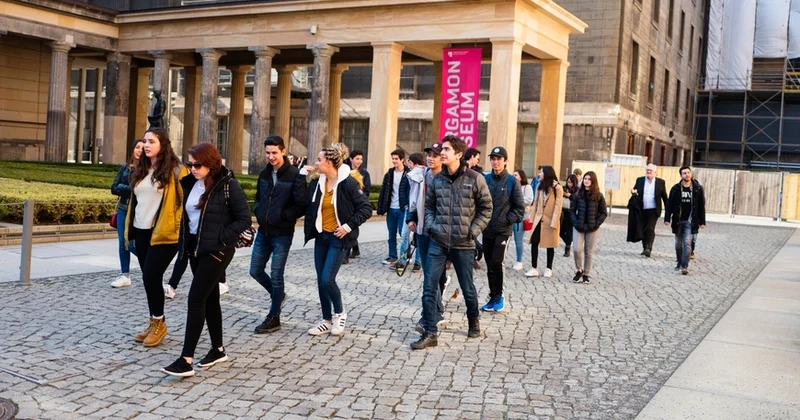 Gənc almanların 40% dən çoxu ölkəni tərk etməyi düşünür