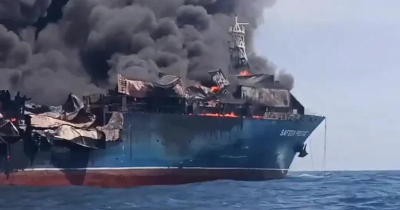 Ракетный удар по тайскому танкеру в Ормузском проливе ВИДЕО