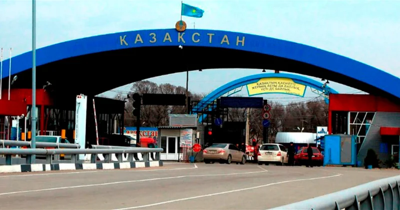 Казахстан закрыл границу с Россией