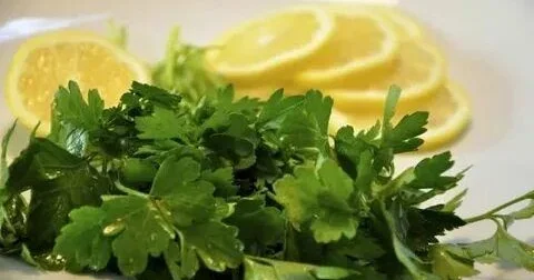 Tərkibində portağaldan üç dəfə çox C vitamini var Cəfərinin faydaları
