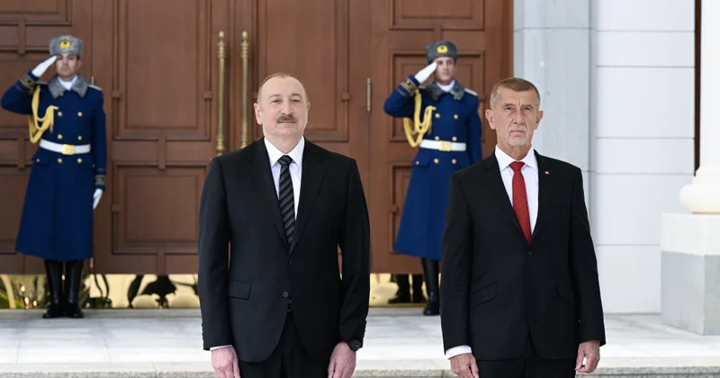 Prezident Çexiyanın Baş nazirini belə qarşıladı FOTO