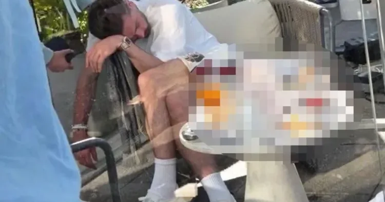 Sərxoş olan ulduz futbolçu restoranda yatdı FOTO
