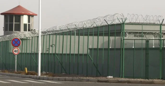Çində məmur 10 milyon dollar rüşvət aldığına görə 17 il həbs cəzasına məhkum edilib
