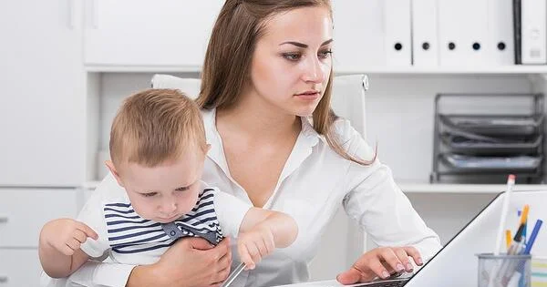 Məzuniyyətindən qayıdan qadın işdən çıxarıla bilərmi? KONKRET