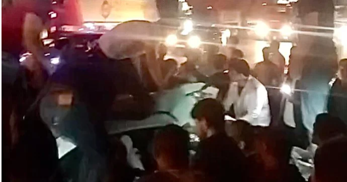 Bakıda dəhşətli qəza: Preslənmiş maşından sürücünün cəsədi güclə çıxarıldı VİDEO