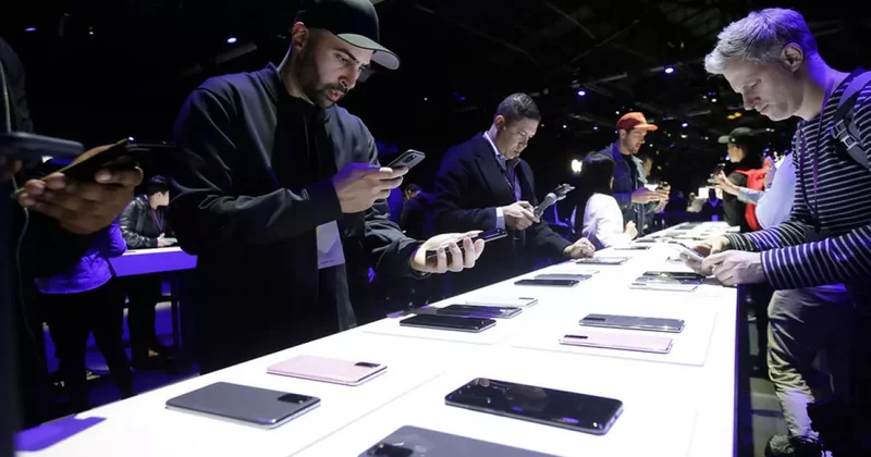 Samsung отказался от российских металлов для дисплеев