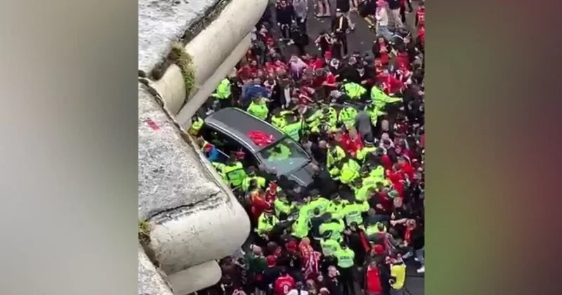 Liverpulda sürücü avtomobili insanların üzərinə sürüb, xəsarət alanlar var