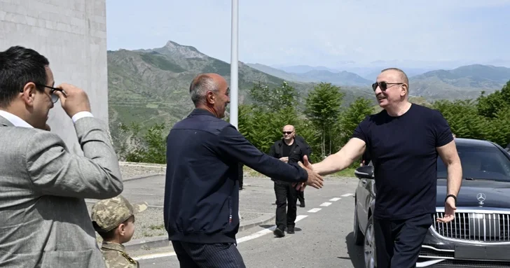 Президент Ильхам Алиев встретился с жителями города Лачын