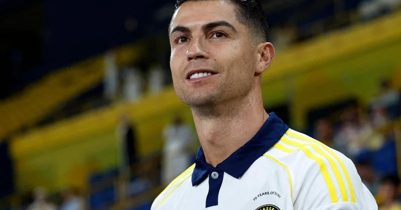 Serxio Ramos Kriştiano Ronaldonu yanına çağırır