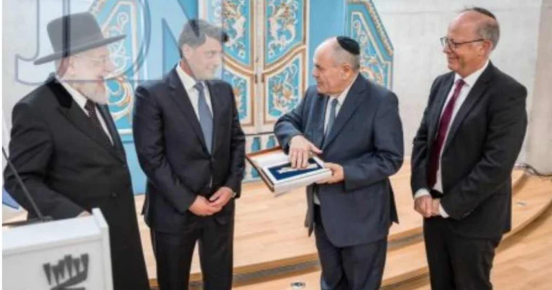 Yad Vaşemdə Qəhrəmanlıq Sütununun açılışı olub