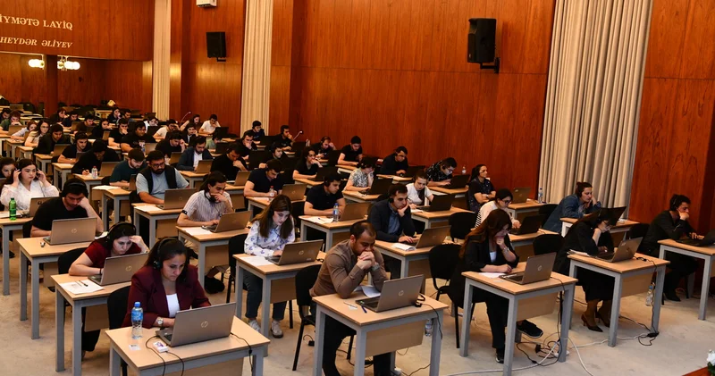 Xarici dil üzrə sınaq imtahanında 23 ali təhsil müəssisəsinin məzunları iştirak edib FOTOLAR