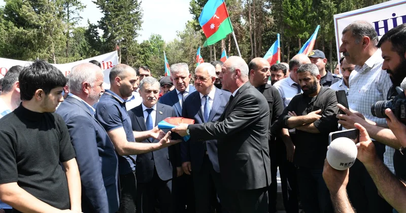 Ağdamın icra başçısı şəhidin dəfn mərasimində iştirak edib FOTOLAR