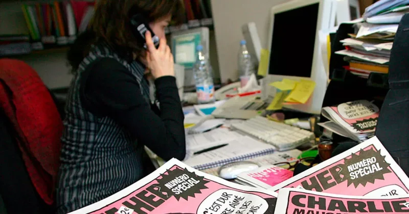 Charlie Hebdo подал в суд из за поддельных обложек, высмеивающих Зеленского