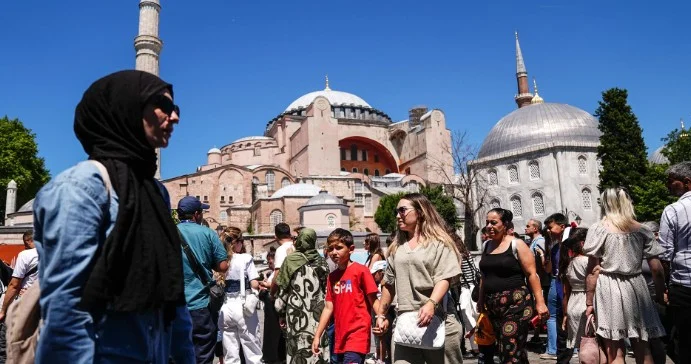 200 min nəfər Türkiyə səfərini təcili ləğv etdi SƏBƏB