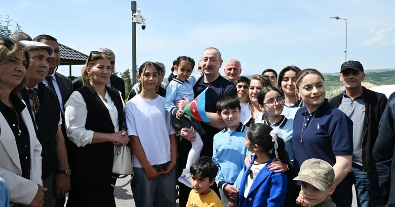Prezident İlham Əliyev Laçın şəhərində sakinlərlə görüşüb