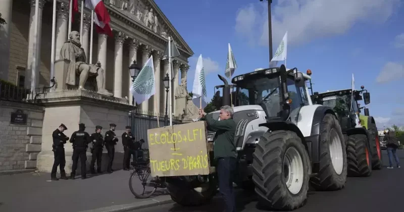 Тракторы против Национального собрания Франции Протесты фермеров в фокусе Euronews