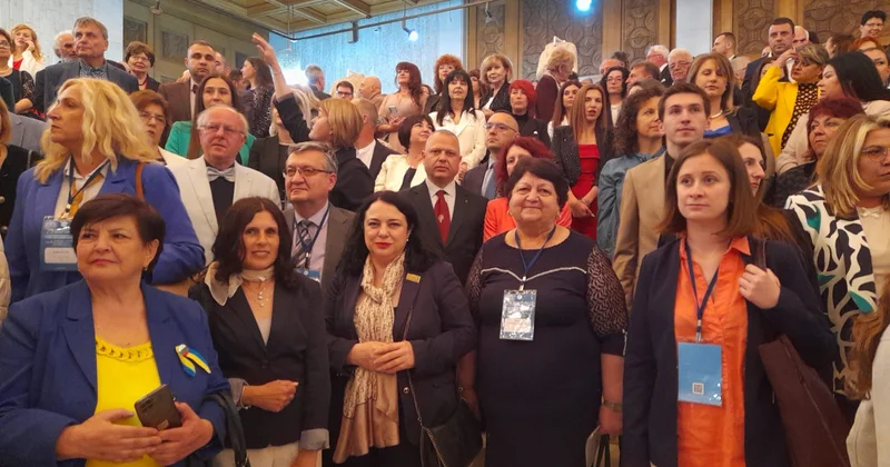 Президенту Болгарии преподнесена книга об Азербайджане (ФОТО)