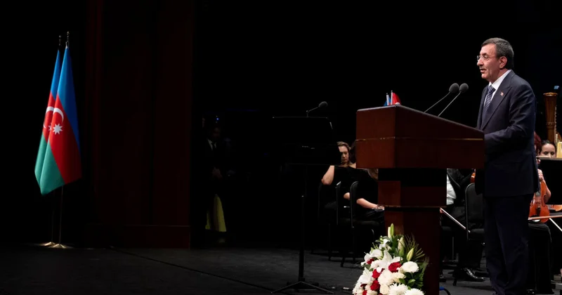 Cevdet Yılmaz Azərbaycanı təbrik etdi