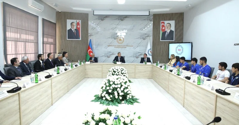 Həmkarlar İttifaqları Konfederasiyasında görüş keçirilib FOTOLAR