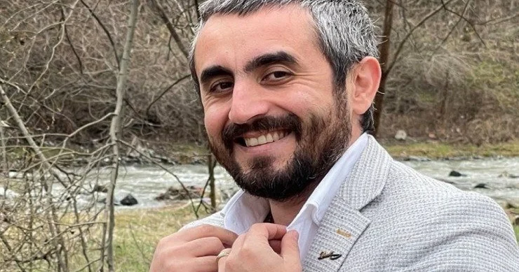 Tanınmış bloger 50 manata NARKOMAN axtarır FOTO