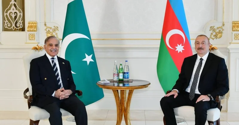 Prezidentin Şahbaz Şəriflə geniş tərkibdə görüşü oldu