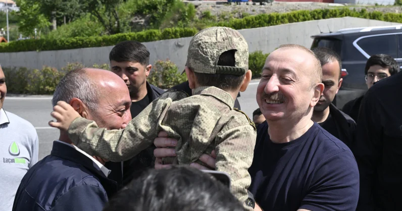 Rütbəni kim verib sənə? Sən mütləq general olacaqsan FOTO