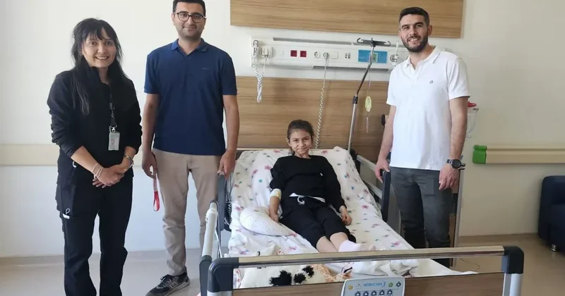 Ürəyi bulanırdı, 9 yaşlı qızın mədəsindən görün nə çıxdı FOTO