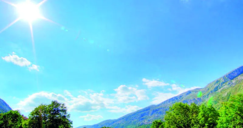Aranda yağmursuz, dağlarda yağış və duman