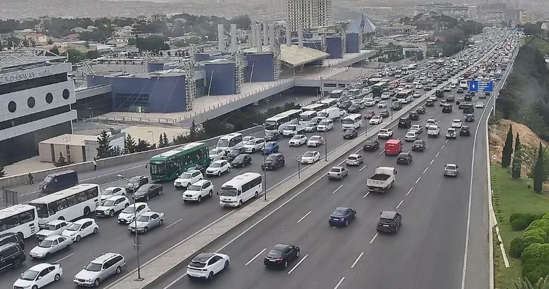 Bakının 19 küçəsində tıxac SİYAHI