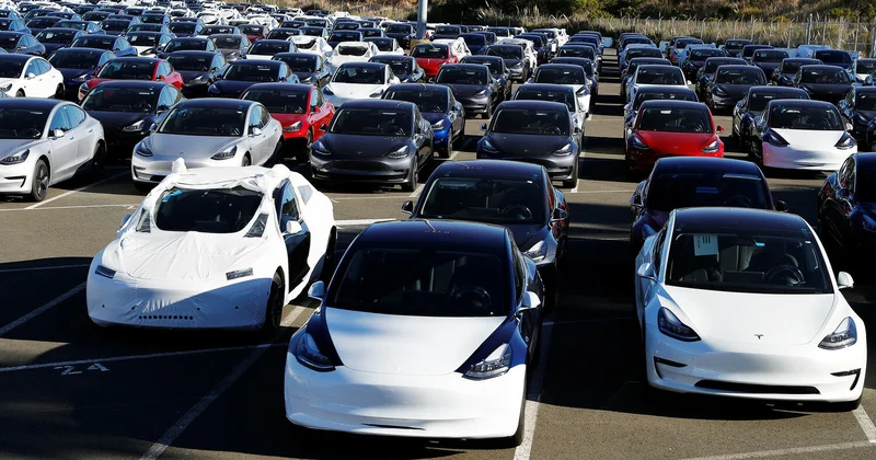 Avropada Tesla elektromobillərinin satışları ÇÖKDÜ