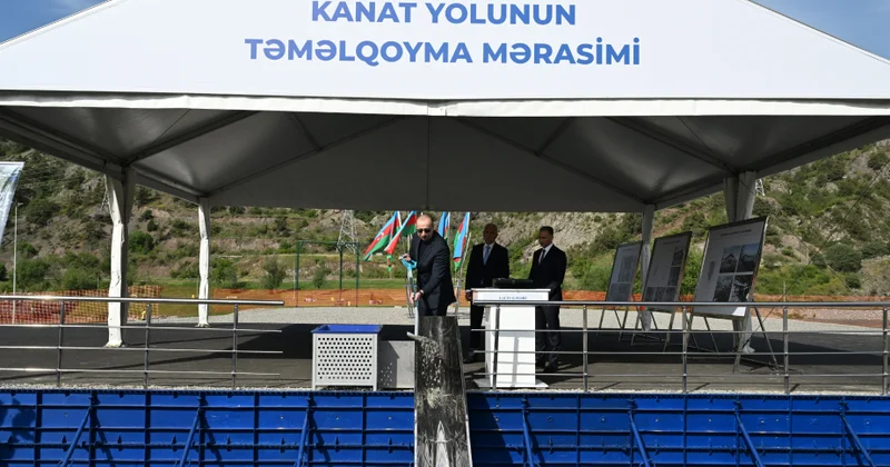 Prezident İlham Əliyev Laçın kanat yolunun təməlini qoyub