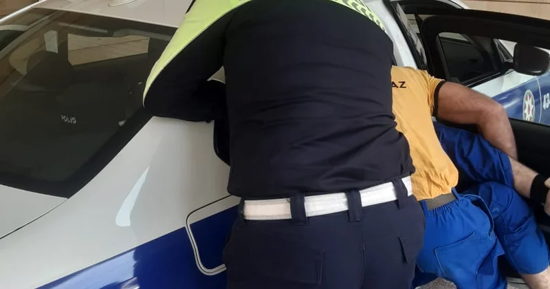 Yol polisi vətəndaşı son anda xilas etdi FOTOLAR