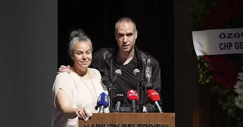 Atasının dəfnində gülməyi müzakirə yaratdı