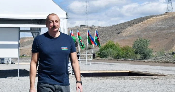 Ильхам Алиев находится с визитом в Лачинском районе