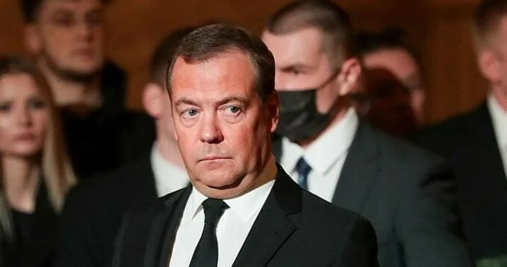 Medvedev Trampı dünya müharibəsi ilə hədələdi