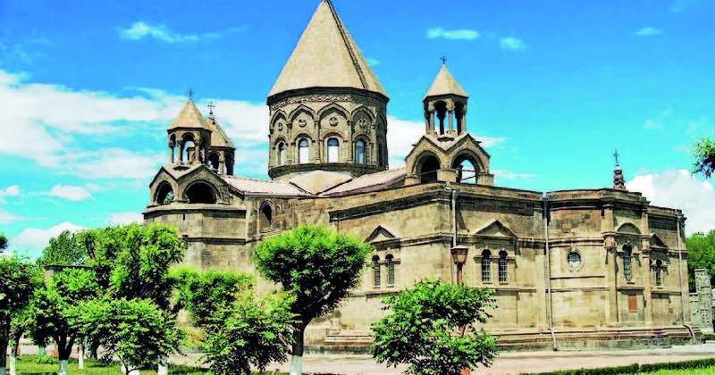 Eçmiədzinin növbəti hoqqabazlığı