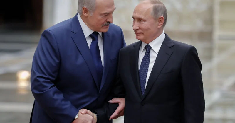 Lukaşenko qıtlıqdan Putinə şikayət edib: “Hər şeyi sizə satıblar”