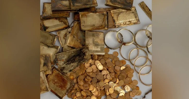 Çexiyada gəzinti zamanı tapılan xəzinə arxeoloqları heyrətləndirdi