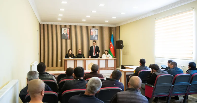 Cəza müddətinin bitməsinə az qalmış məhkumlarla növbəti görüşlər keçirilib