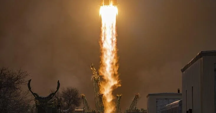 Husilər İsrailə hipersəs raketi ilə hücum etdi