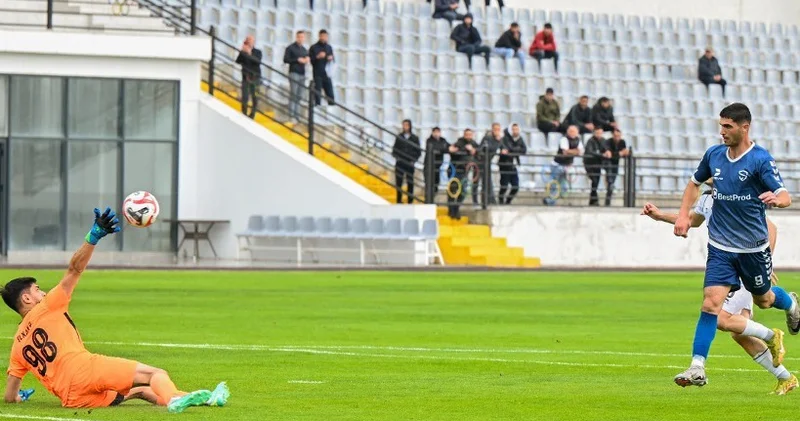 Quba klubunun futbolçusu rəqibini vurduğu üçün cəzalanıb