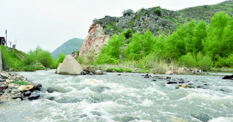 Su torpağı cana gətirən həyat iksiridir