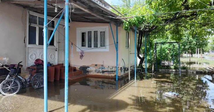 Ливни в Зардабе вызвали масштабное подтопление улиц и жилых кварталов