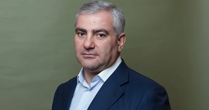 Ermənistanda mitinqə gəlməyə görə pul paylayanlar tutuldular
