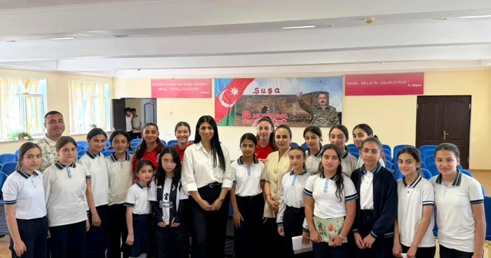 AFFA nümayəndələri 262 nömrəli məktəbdə şagirdlərlə görüş keçiriblər FOTO