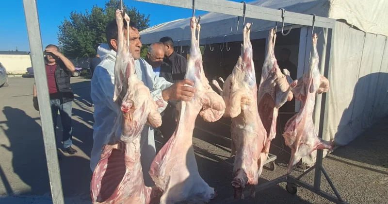Ağdamda şəhid ailələrinə və aztəminatlı şəxslərə qurban payları verilib