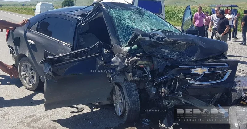 В Гёйчае в цепном ДТП погибла несовершеннолетняя девушка