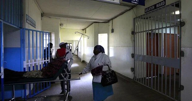 США решили лечить больных Эболой граждан в другой стране