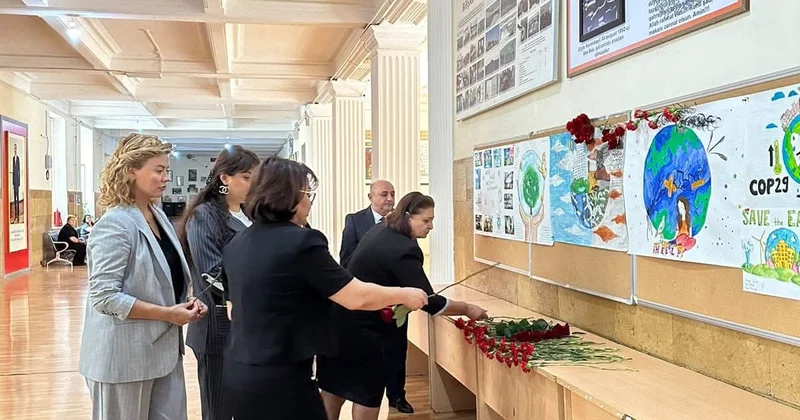 Şəhidin ailəsi və şagirdlər bir arada: Tərəqqi liseyində anım tədbiri FOTOLAR