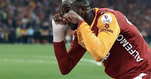 Dünyaca məşhur keçmiş futbolçu Osimhenə müraciət etdi